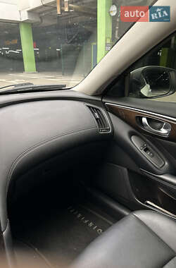 Седан Infiniti Q50 2017 в 