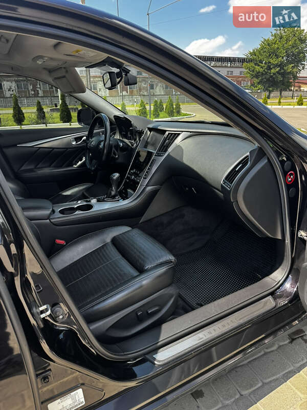 Седан Infiniti Q50 2015 в Шептицькому