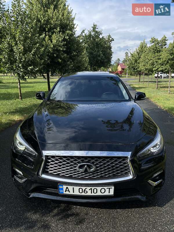 Седан Infiniti Q50 2013 в Ирпене