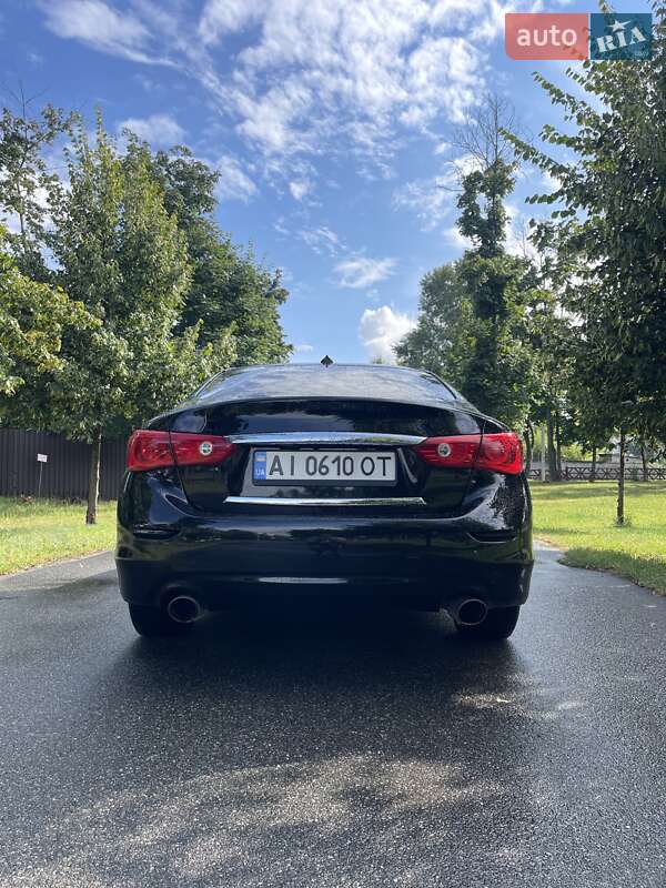 Седан Infiniti Q50 2013 в Ирпене