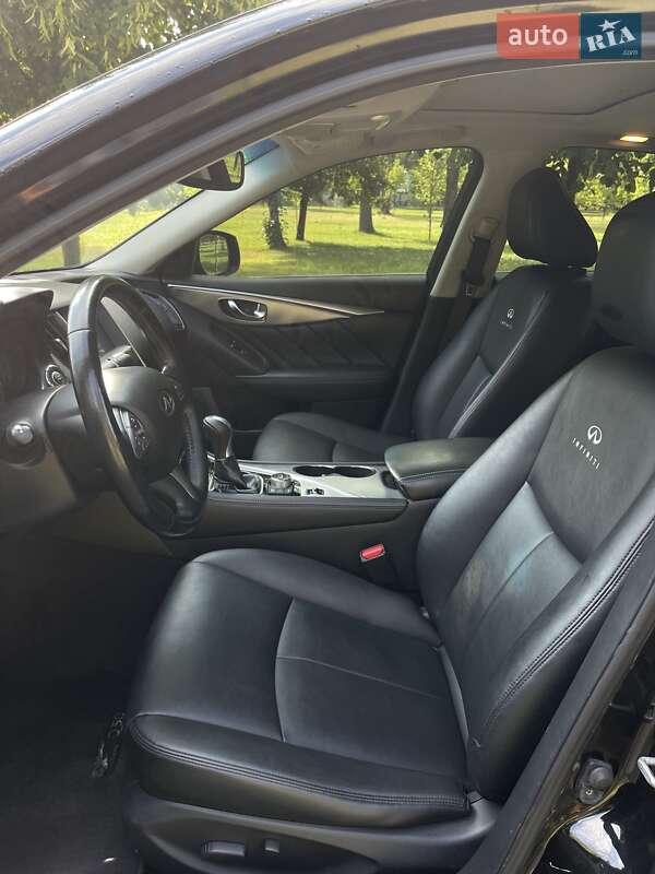 Седан Infiniti Q50 2013 в Ирпене