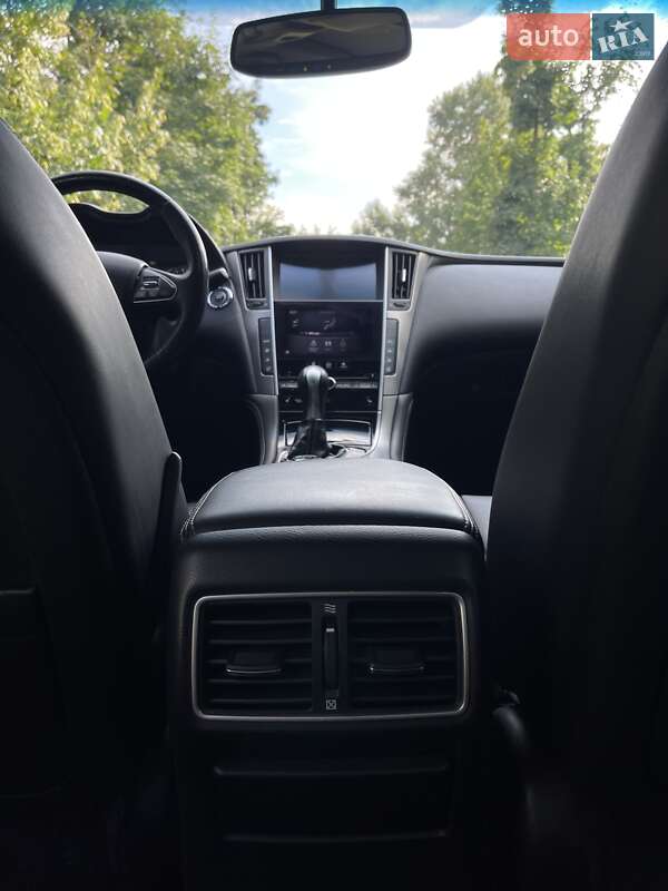 Седан Infiniti Q50 2013 в Ирпене