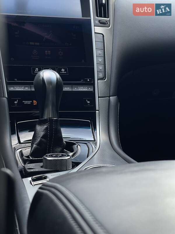 Седан Infiniti Q50 2013 в Ирпене