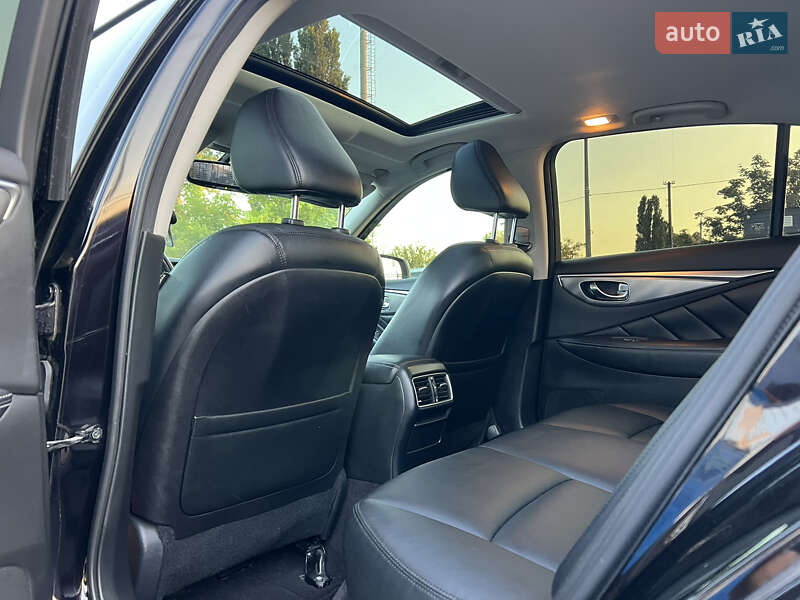 Седан Infiniti Q50 2015 в Києві