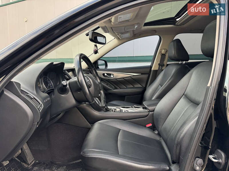 Седан Infiniti Q50 2016 в Вінниці