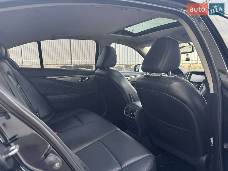 Седан Infiniti Q50 2016 в Вінниці