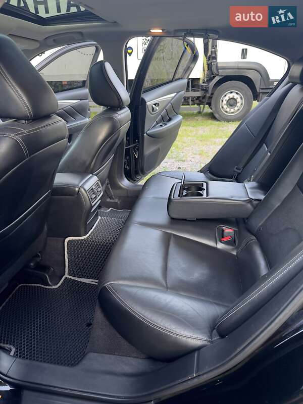 Седан Infiniti Q50 2014 в Києві