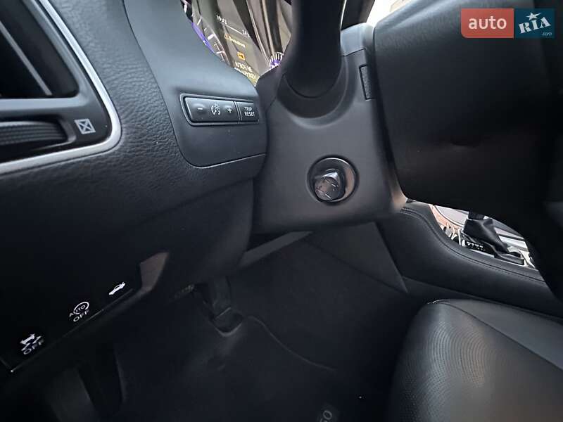 Седан Infiniti Q50 2016 в Одессе