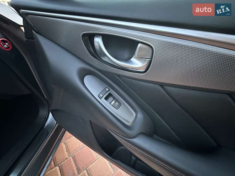 Седан Infiniti Q50 2016 в Одессе