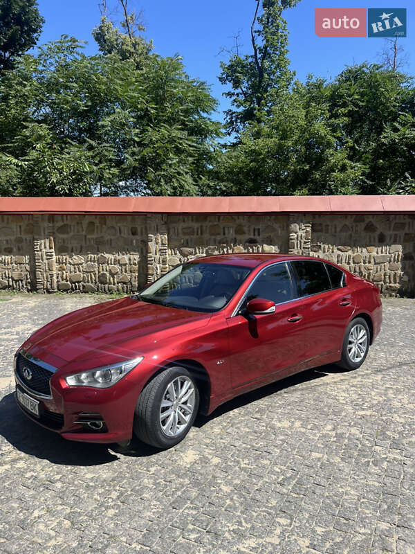 Седан Infiniti Q50 2017 в Чернівцях