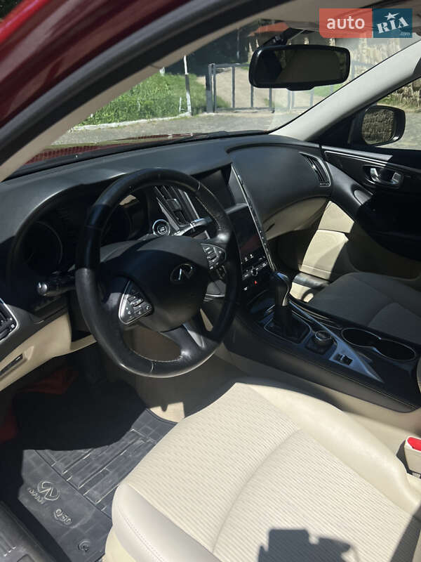 Седан Infiniti Q50 2017 в Чернівцях