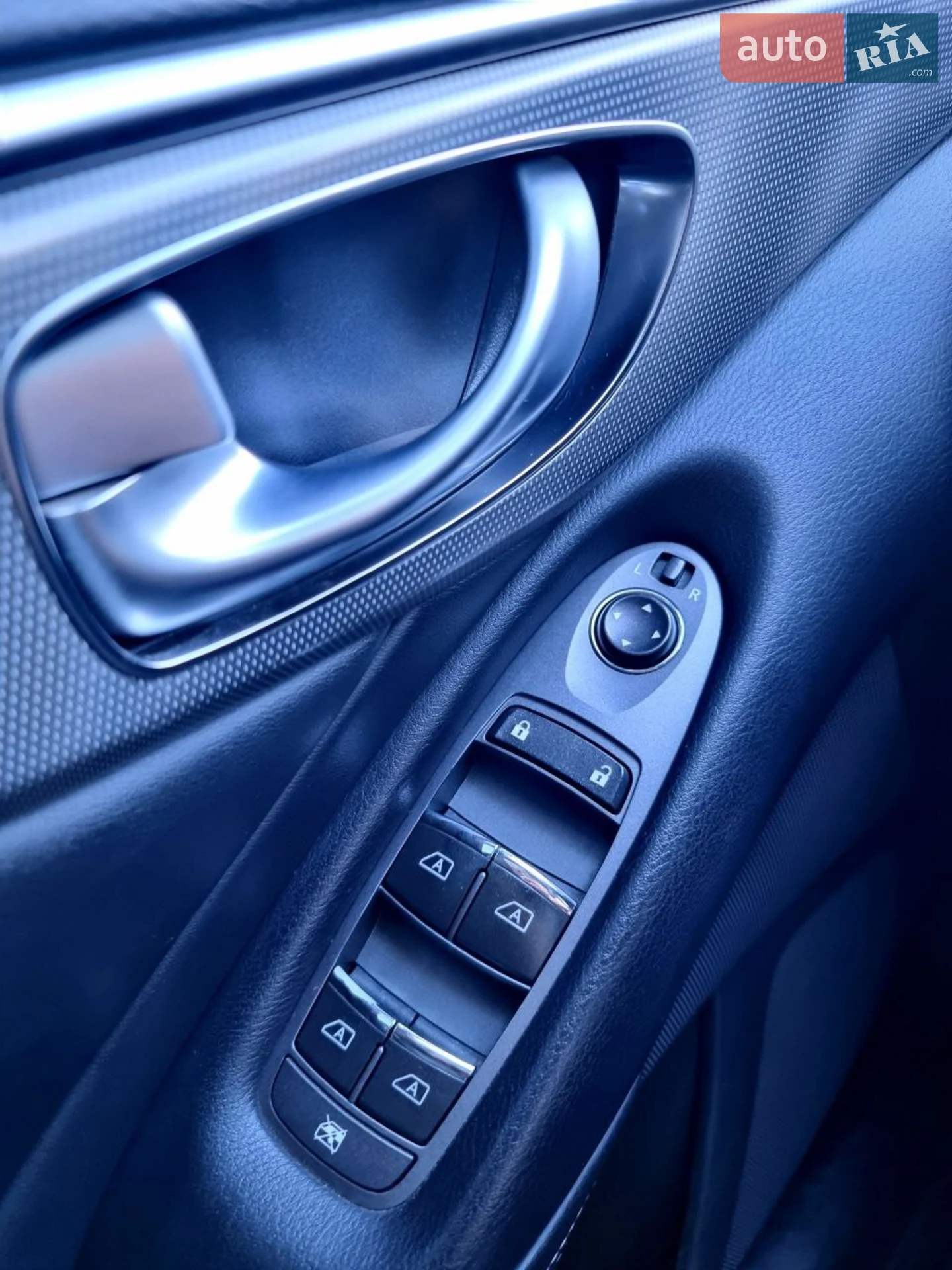 2015 Infiniti Q50 - мініатюра 3