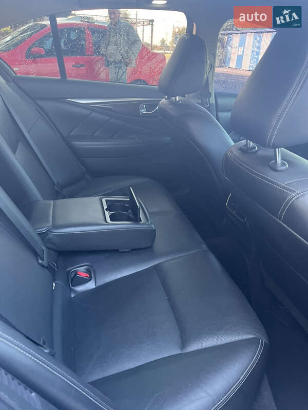 Седан Infiniti Q50 2016 в Днепре