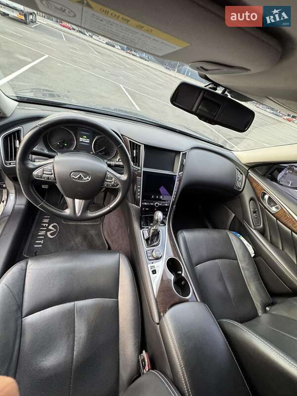 Седан Infiniti Q50 2014 в Дніпрі