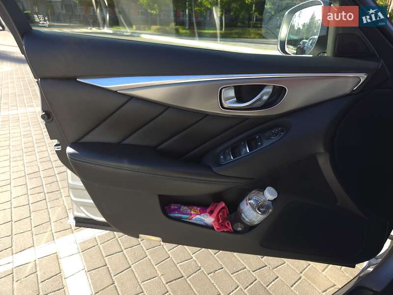 Седан Infiniti Q50 2018 в Буче