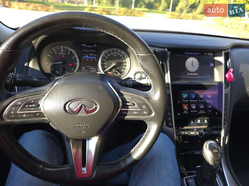 Седан Infiniti Q50 2018 в Буче