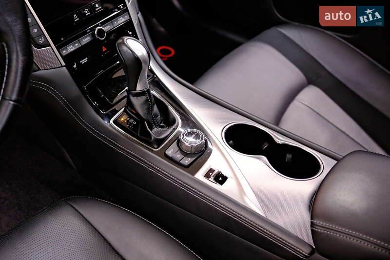 Седан Infiniti Q50 2015 в Одессе