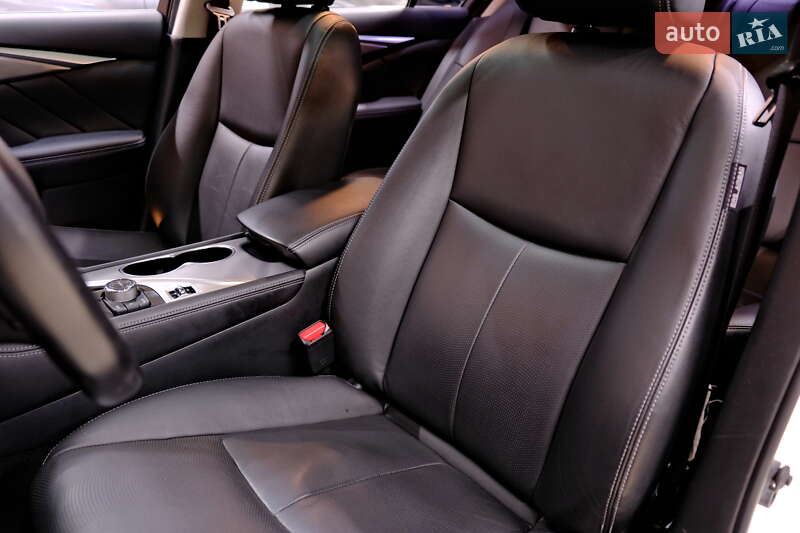 Седан Infiniti Q50 2015 в Одессе