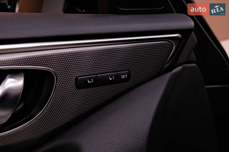 Седан Infiniti Q50 2015 в Одессе