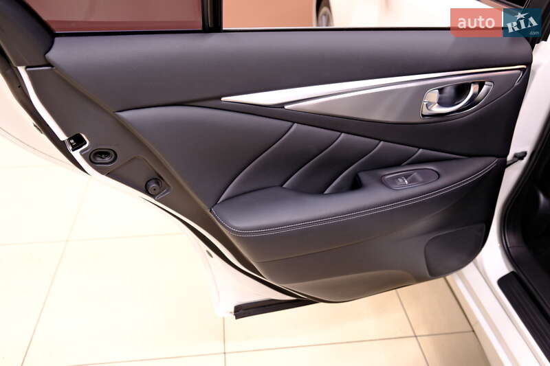Седан Infiniti Q50 2015 в Одессе