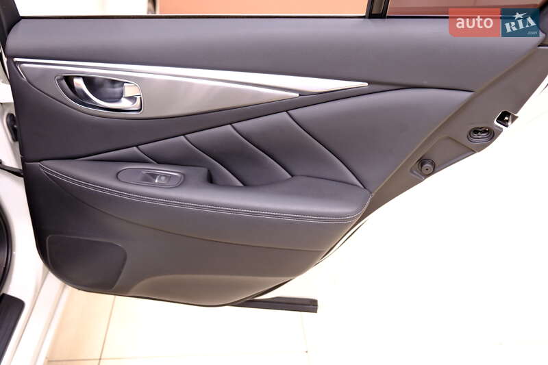 Седан Infiniti Q50 2015 в Одессе