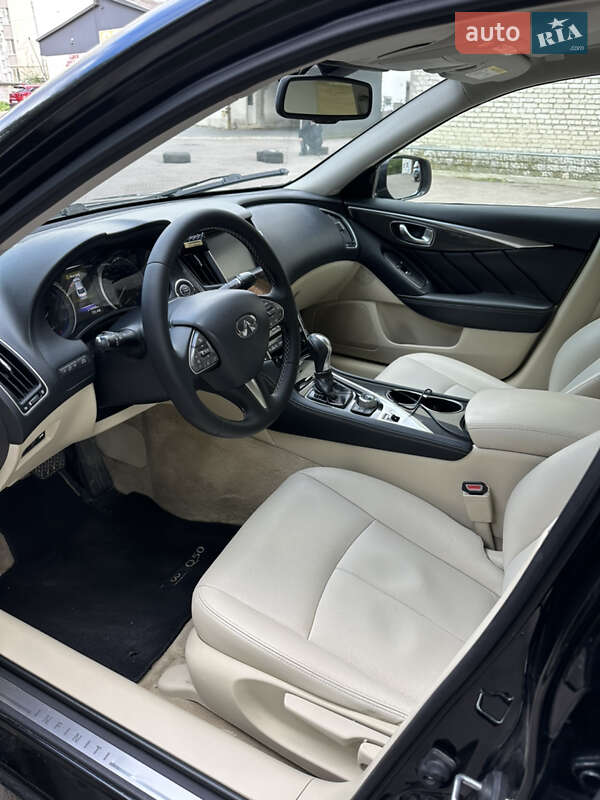 Седан Infiniti Q50 2016 в Львове