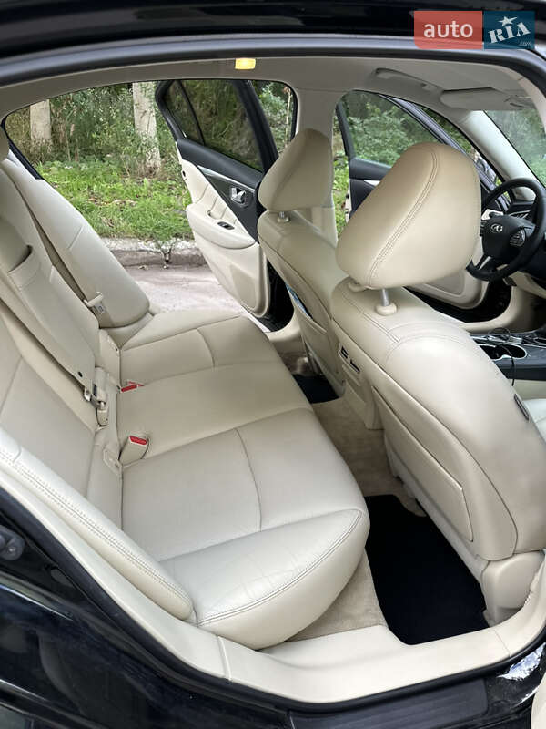 Седан Infiniti Q50 2016 в Львове