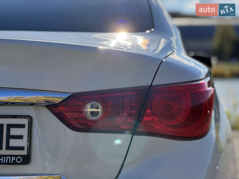 Седан Infiniti Q50 2016 в Дніпрі