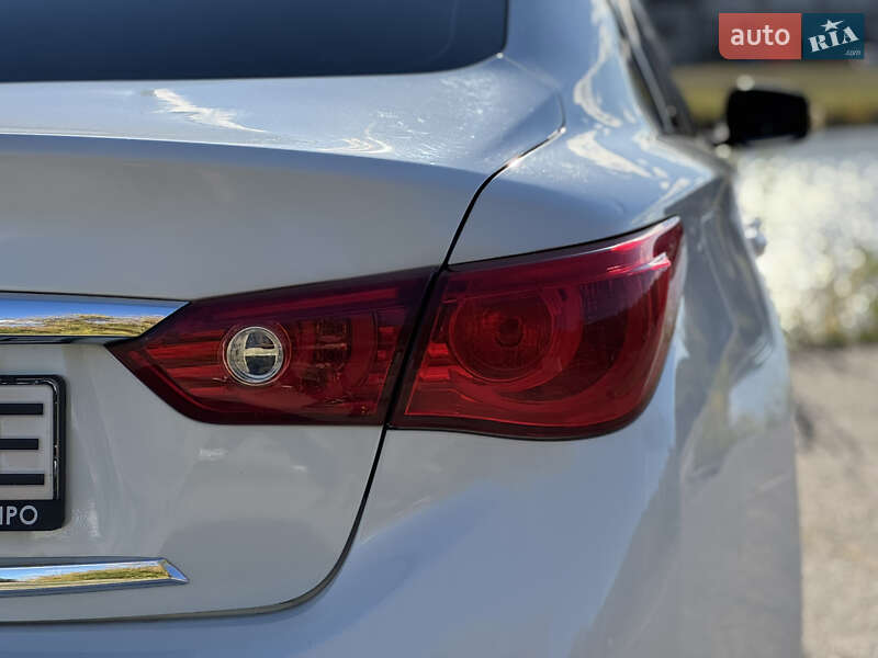 Седан Infiniti Q50 2016 в Дніпрі