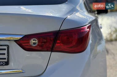 Седан Infiniti Q50 2016 в 