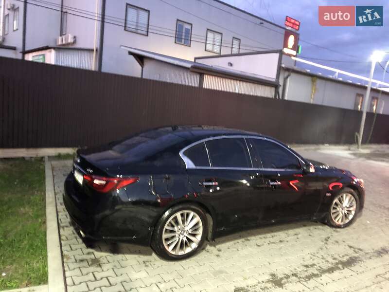 Седан Infiniti Q50 2017 в Львові