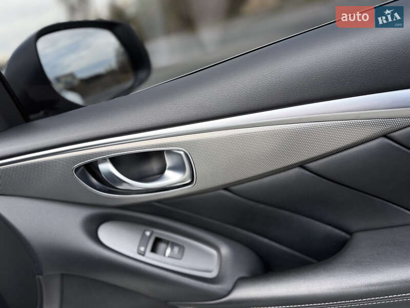 Седан Infiniti Q50 2018 в Киеве