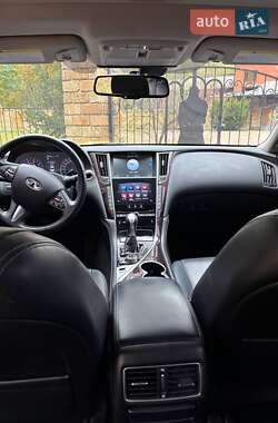 Седан Infiniti Q50 2014 в 