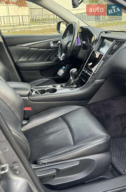 Седан Infiniti Q50 2015 в 