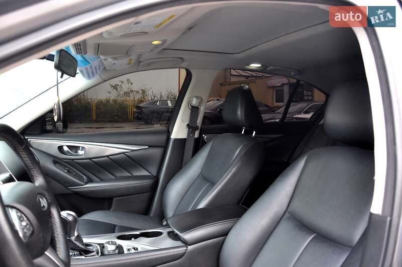 Седан Infiniti Q50 2015 в Львове