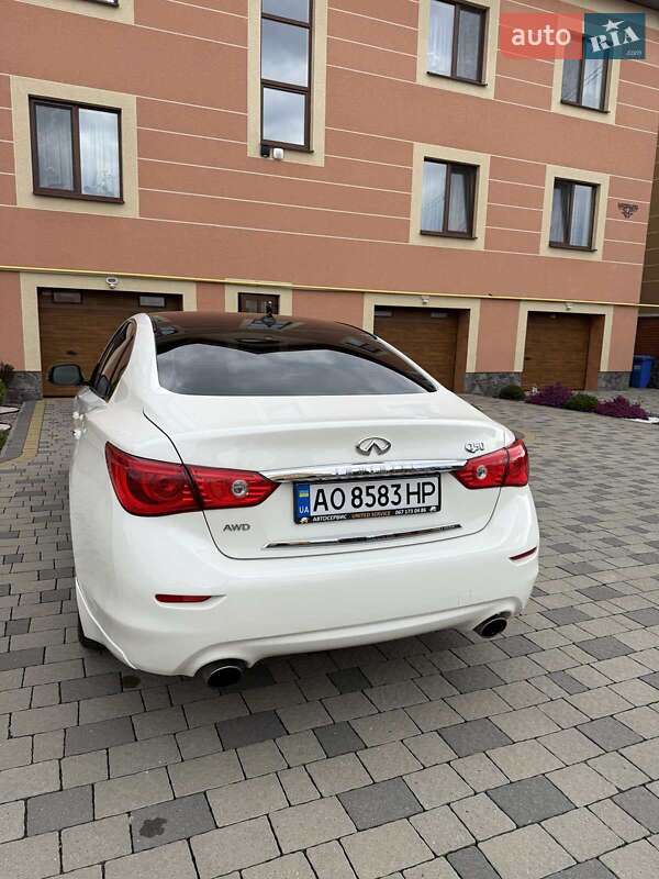 Седан Infiniti Q50 2016 в Мукачево