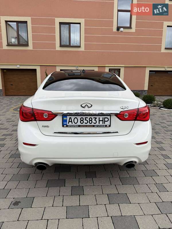 Седан Infiniti Q50 2016 в Мукачево