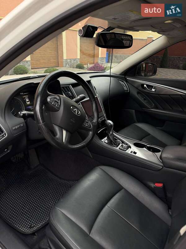 Седан Infiniti Q50 2016 в Мукачево