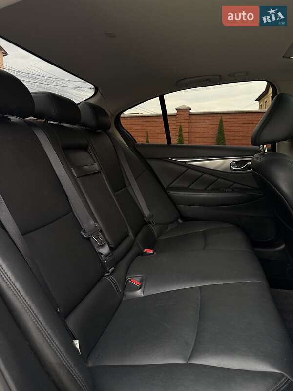 Седан Infiniti Q50 2016 в Мукачево