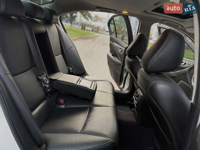 Седан Infiniti Q50 2016 в Тернополе фото 35 Седан Infiniti Q50 2016 в Тернополе