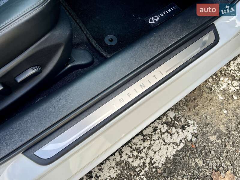 Седан Infiniti Q50 2016 в Харькове фото 36 Седан Infiniti Q50 2016 в Харькове