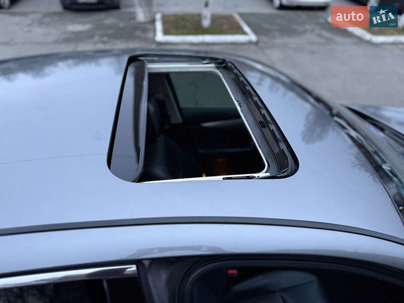 Седан Infiniti Q50 2016 в Киеве