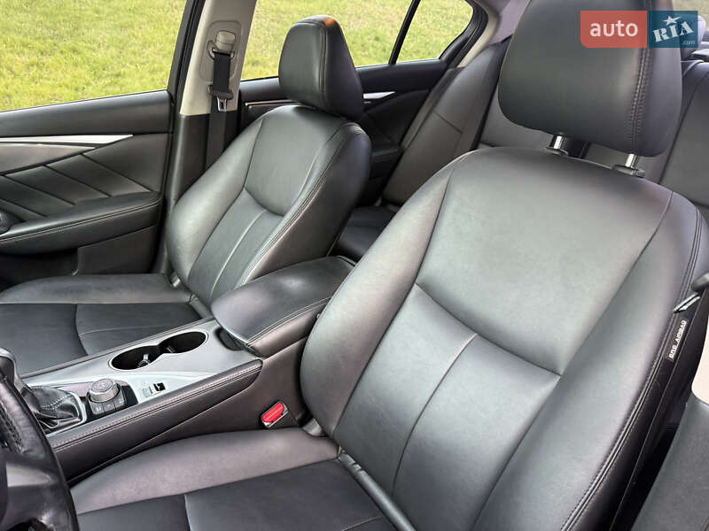 Седан Infiniti Q50 2016 в Киеве