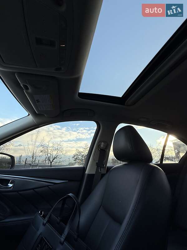 Седан Infiniti Q50 2016 в Киеве