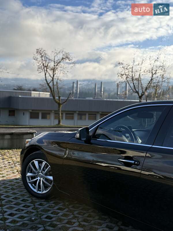 Седан Infiniti Q50 2016 в Киеве