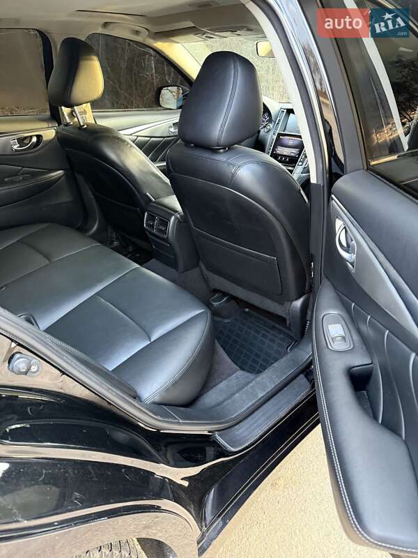 Седан Infiniti Q50 2015 в Золотоноші