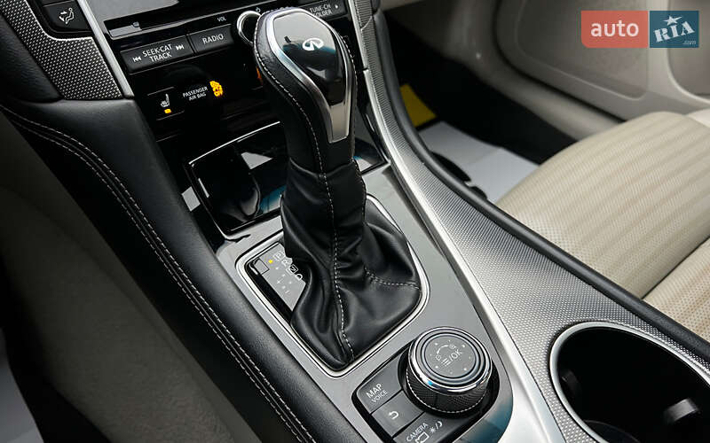 Седан Infiniti Q50 2017 в Львові