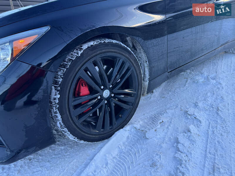 Седан Infiniti Q50 2013 в Рівному