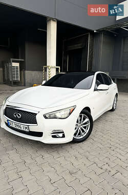 Седан Infiniti Q50 2015 в Калуші