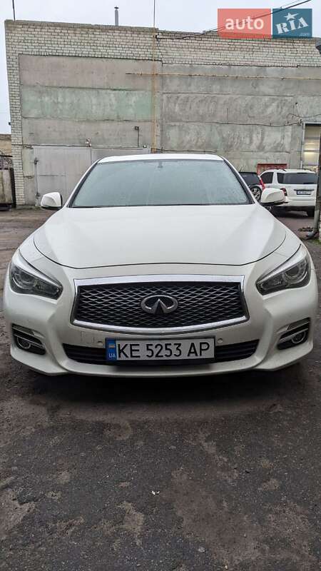 Infiniti Q50 2015